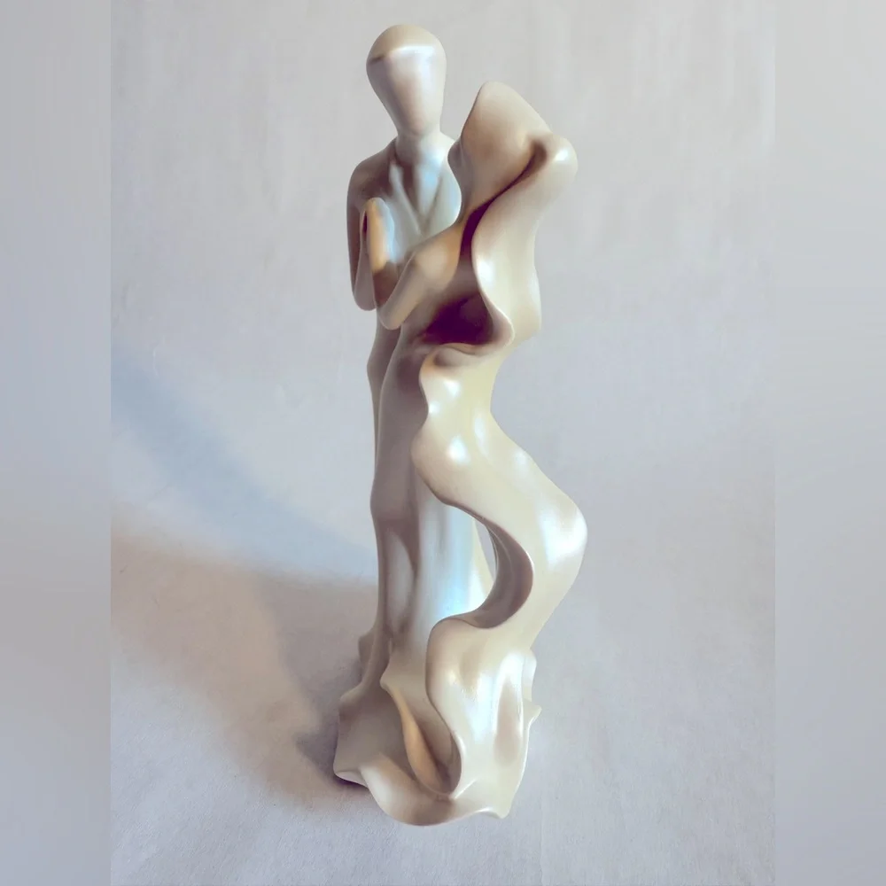 Elegant Cream Wedding Figurine NWT